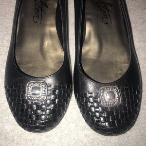 Brighton Barb Style flats size 81/2 M